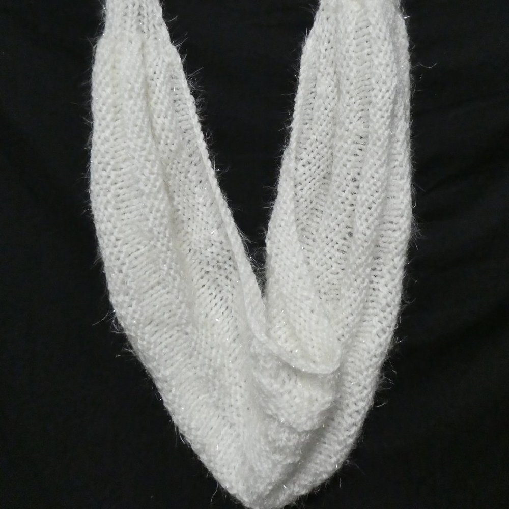 White knit scarf with shiny eyelash knit fibers, GUC